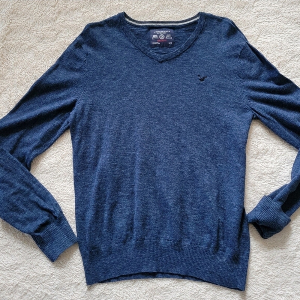 American Eagle Men Medium M Long Sleeve V-Neck sweater Embroidered Logo Navy
